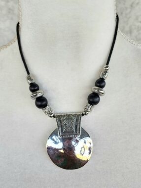 VCLM Black Bead Silver-Tone Disc Pendant Necklace